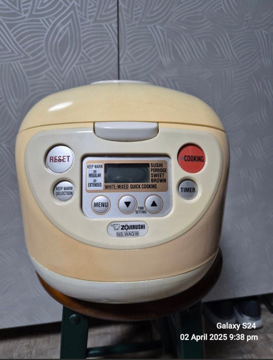 Carousel Sale: Zojirushi Rice Cooker NS-WAQ13 (Used)